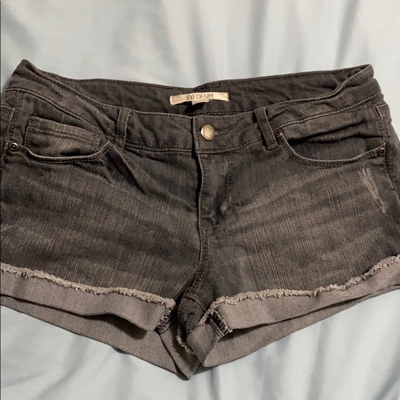💜4/$30 - XXI grey shorts - Picture 1 of 2